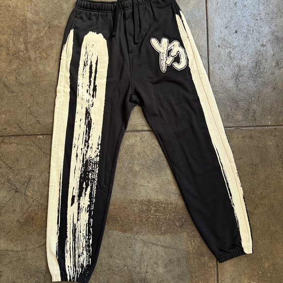Y-3 Men's Relaxed-Fit Sweatpants with GFX Logo Applique - Picture 1 of 12